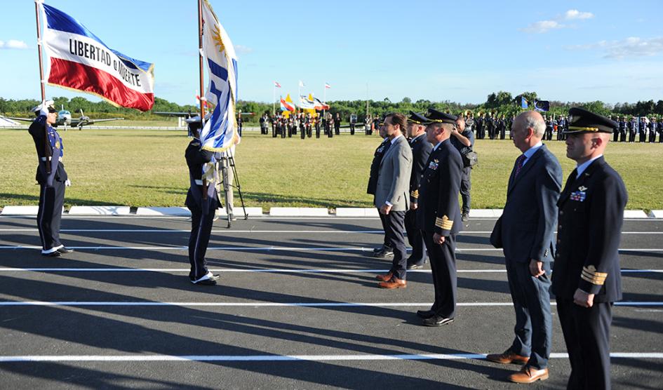 Escuela Militar de Aeron utica cerr cursos con la presencia de